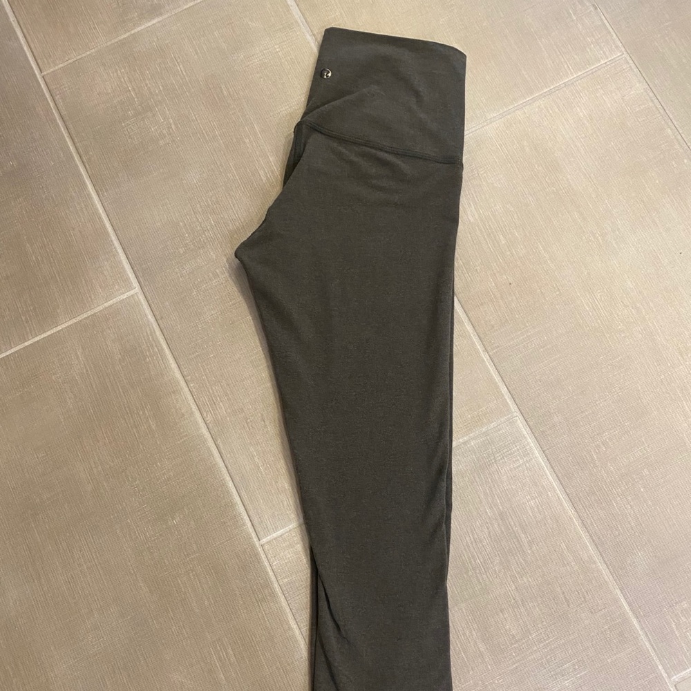 Lululemon olive green cropped leggings
